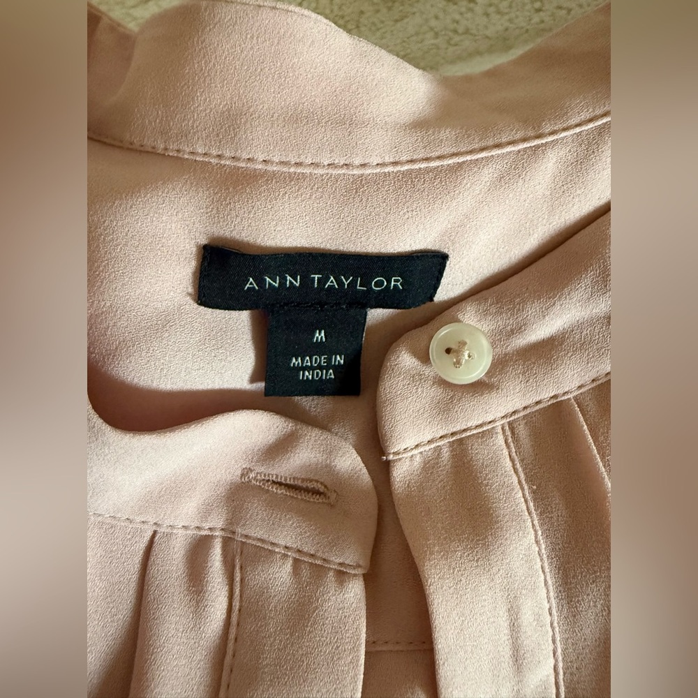 Ann Taylor Blouse Detailed Blush Color PinkSize M - Picture 2 of 4